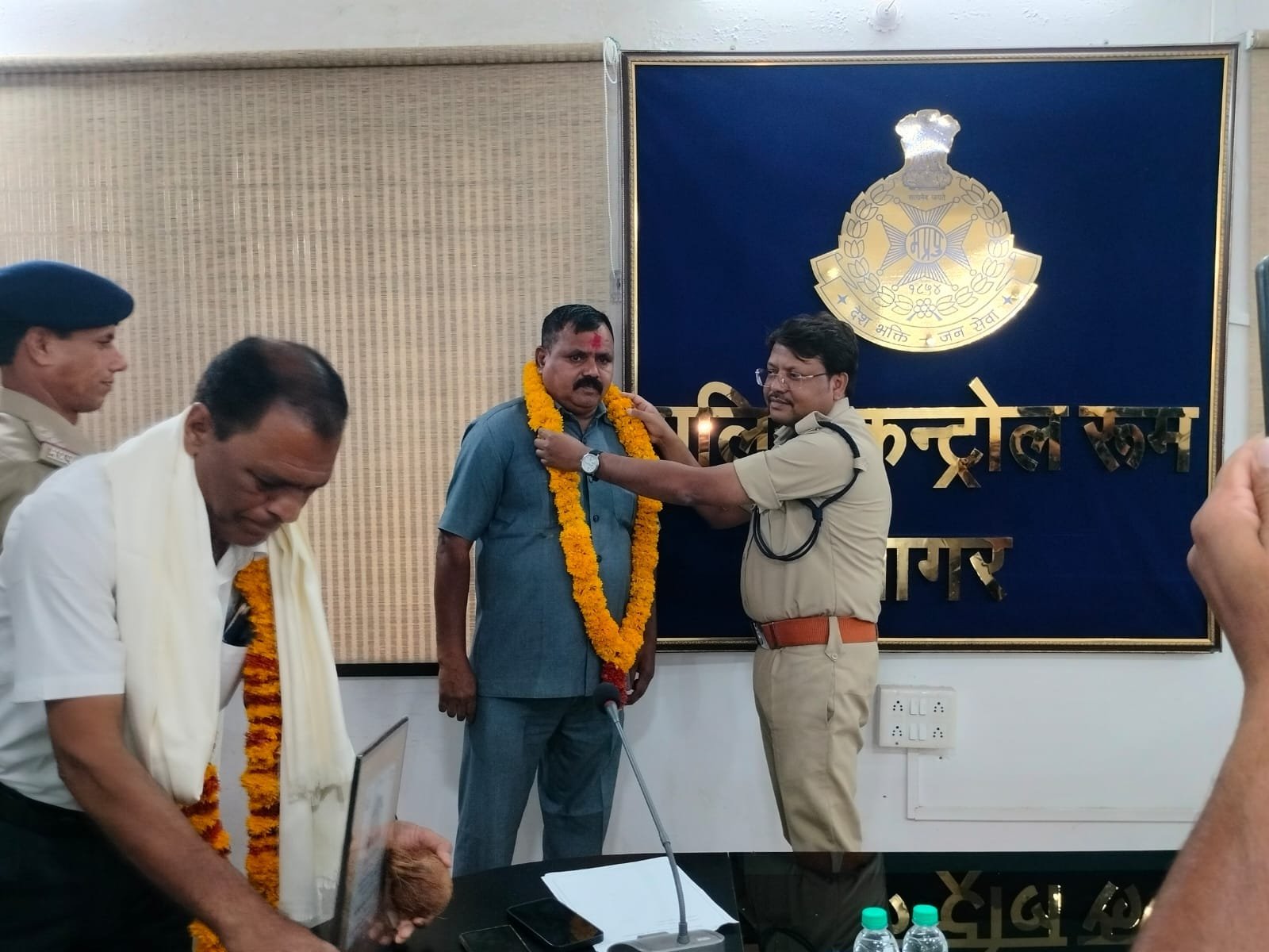सागर: पुलिस में भावुक विदाई समारोह, दो अधिकारी सम्मानपूर्वक सेवानिवृत्त