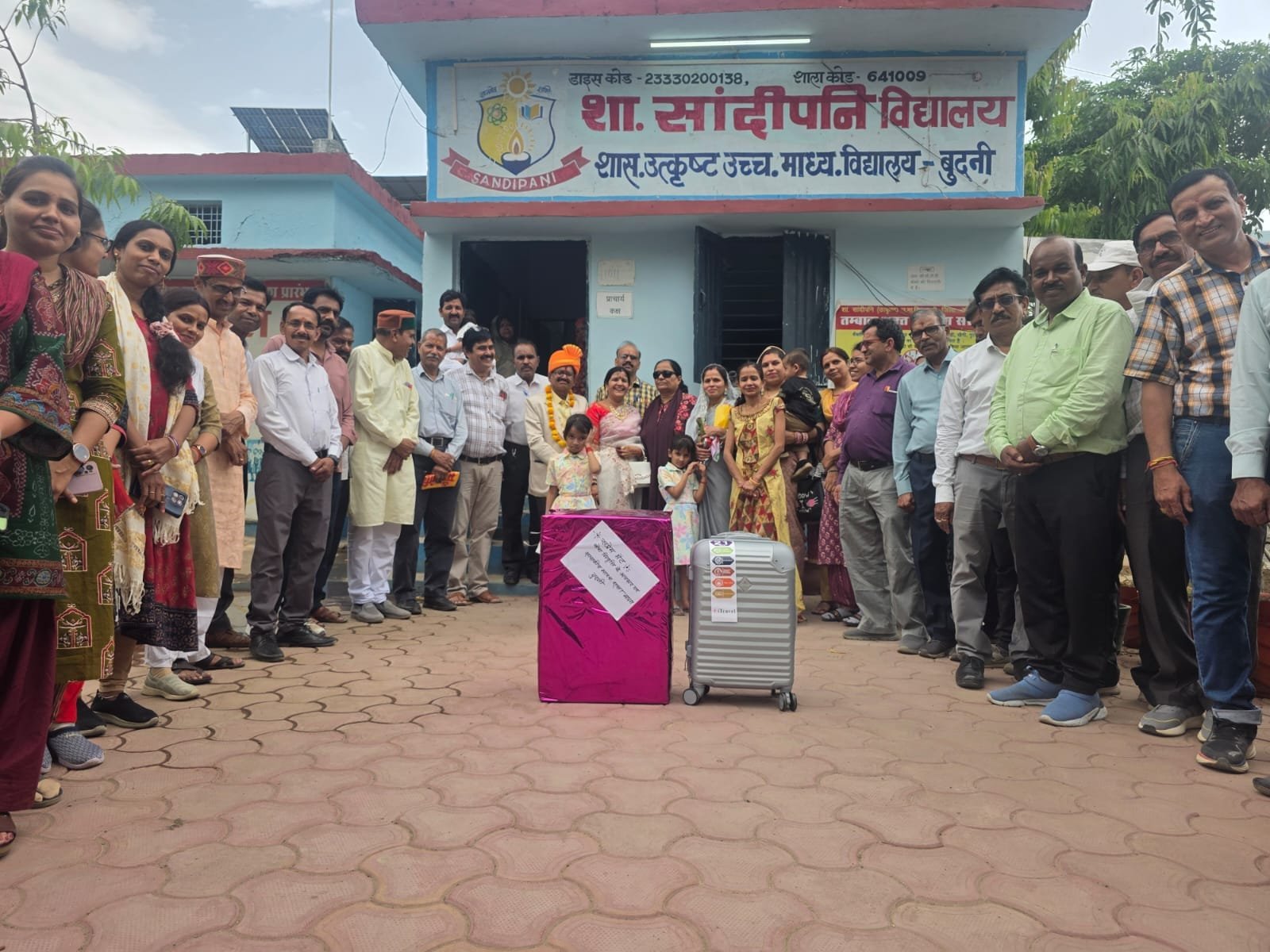 बुधनी के सांदीपनि विद्यालय में शिक्षक नंदन सिंह चौहान का भव्य सम्मान समारोह, भावभीनी विदाई