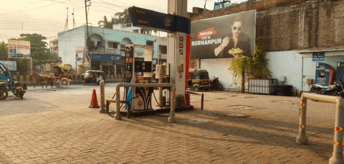 नेपानगर पेट्रोल संकट: लंबी कतारें, सप्लाई ठप, जनता परेशान