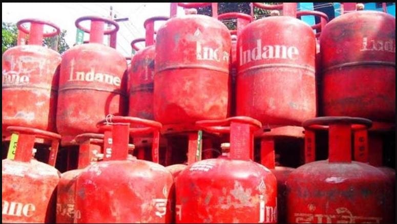 गैस वितरण में अनियमितता, प्रशासन करेगा सख्त कार्रवाई