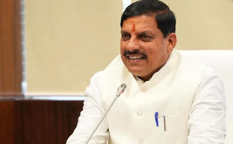 मध्य प्रदेश में ‘सिस्टम’ की जकड़ में व्यापार: फाइलों के फेर में उलझती उन्नति, क्या सुनेंगे सीएम मोहन यादव?