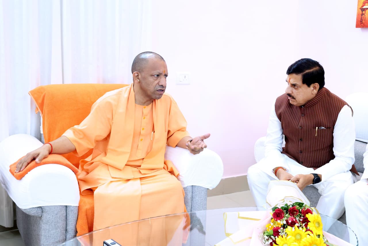 सुशासन और विकास पर केंद्रित योगी-मोहन की द्विपक्षीय बैठक