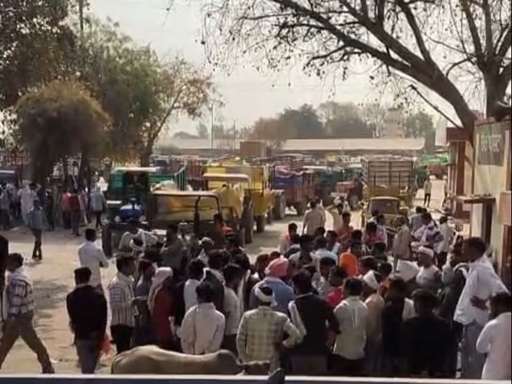 डबरा मंडी विवाद: व्यापारी संघ और ट्रक एसोसिएशन आमने-सामने