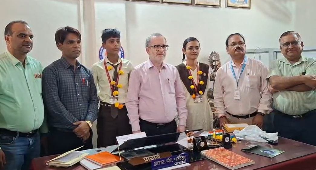 दमोह के 13 छात्र प्रदेश की मेरिट लिस्ट में शामिल; 10वीं में 8 और 12वीं में 5 छात्रों ने रचा इतिहास, जिला शिक्षा अधिकारी ने दी बधाई