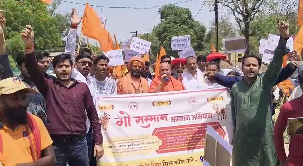 गौ-आधारित अर्थव्यवस्था पर जोर: निवाड़ी जिले में तहसीलदारों को सौंपा गया ज्ञापन