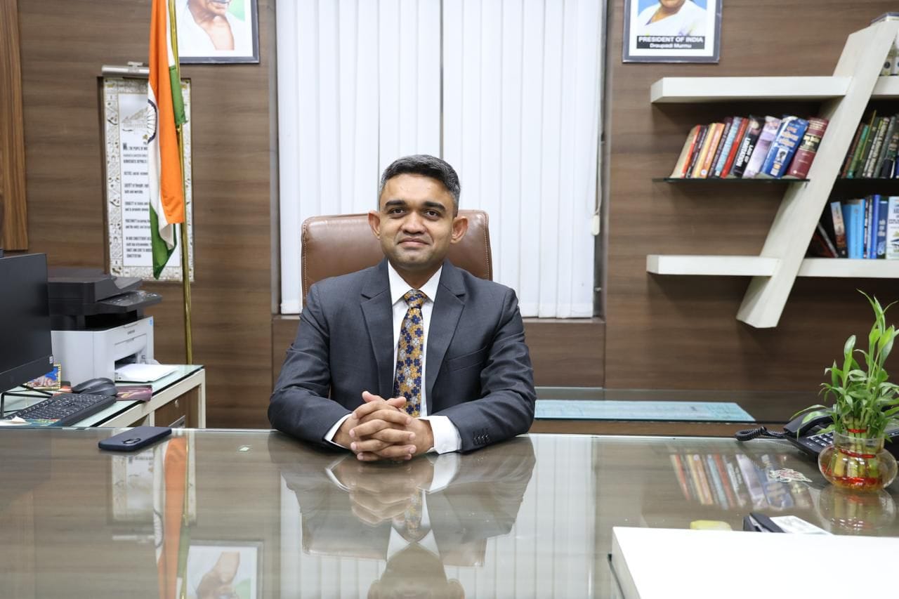 IAS प्रियंक मिश्रा ने संभाली भोपाल की कमान; पदभार ग्रहण करते ही विकास और पारदर्शिता पर दिया जोर