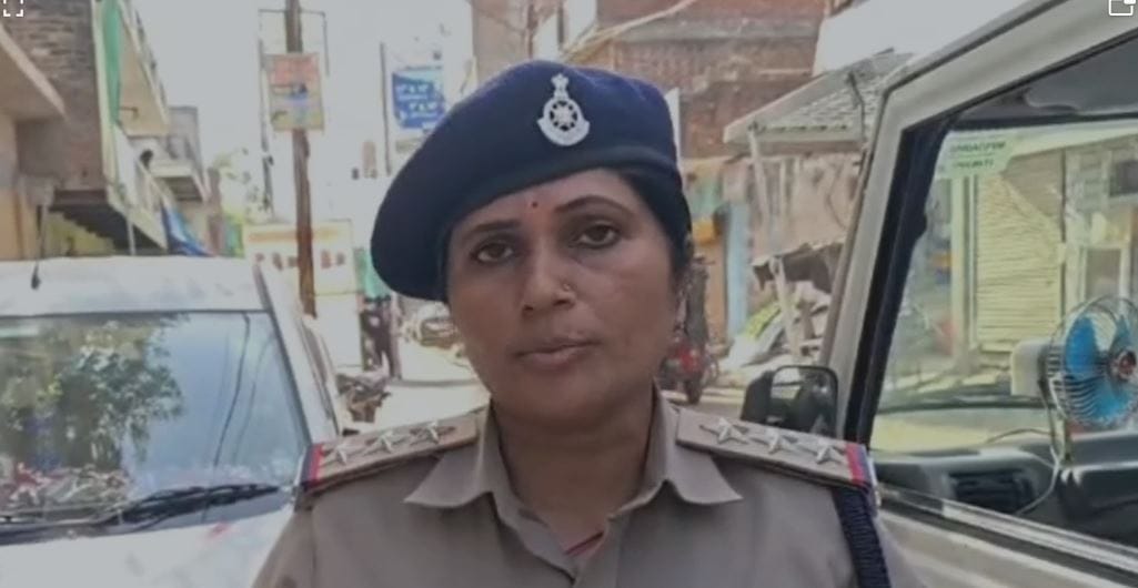 ग्वालियर में सनसनी; घर के अंदर मिला युवक का 4 दिन पुराना शव, पत्नी ने जताई हत्या की आशंका