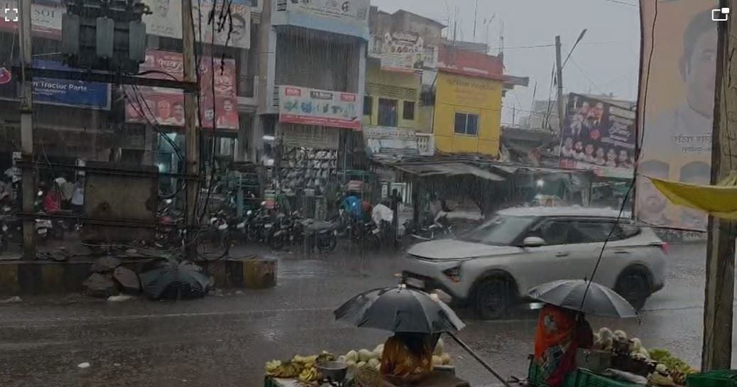 निवाड़ी के पृथ्वीपुर में मौसम का यू-टर्न; तेज आंधी के साथ झमाझम बारिश, भीषण गर्मी और लू से लोगों को मिली राहत