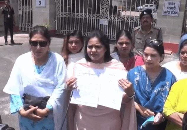 आलोट बीजेपी विधायक पर लगे गंभीर आरोप; महिला कांग्रेस की प्रदेशाध्यक्ष रीना बोरासी राज्यपाल से मिलीं, कार्रवाई की मांग