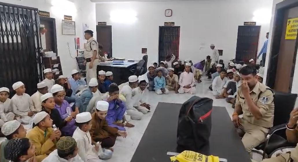 कटनी जंक्शन पर बड़ा रेस्क्यू ऑपरेशन; पटना-पूर्णा एक्सप्रेस से बचाए गए 163 मासूम, 8 तस्कर गिरफ्तार