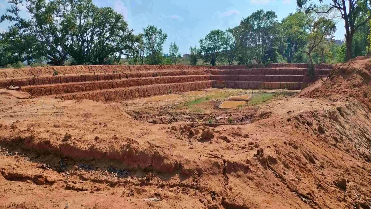 प्रभात द्विवेदी का आरोप: विष्णुसागर तालाब खुदाई में हो रहा भ्रष्टाचार