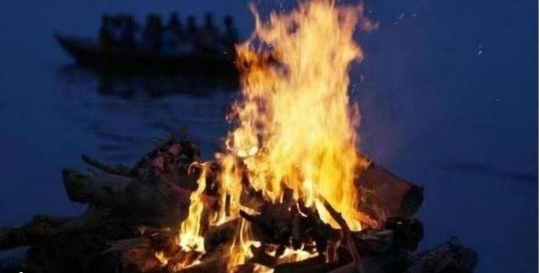 ग्वालियर: प्रेमी चोरी-छिपे कर रहा था प्रेमिका का अंतिम संस्कार, पुलिस ने पहुंचकर रुकवाया क्रियाकर्म