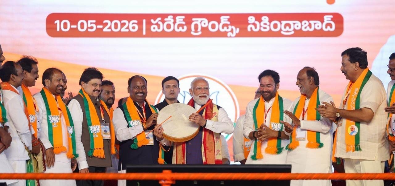 हैदराबाद: विकास की सौगात और एनडीए की एकजुटता; प्रधानमंत्री मोदी का सीएम चंद्रबाबू नायडू और उपमुख्यमंत्री पवन कल्याण ने किया भव्य स्वागत
