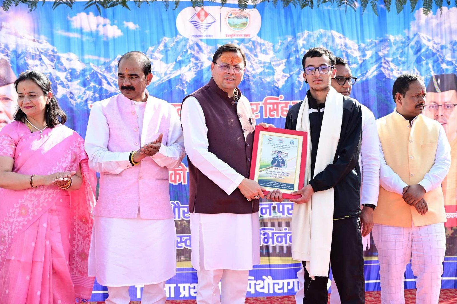पिथौरागढ़ में खेल सुविधाओं का निरीक्षण करने पहुंचे सीएम धामी, खिलाड़ियों से संवाद कर बढ़ाया उत्साह
