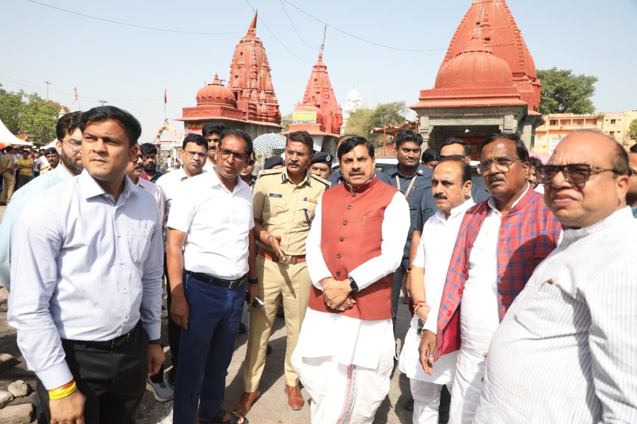 सिंहस्थ-2028 की तैयारियों का ग्राउंड जीरो टेस्ट: उज्जैन में सीएम डॉ. मोहन यादव ने किया हरसिद्धि पाल-रामघाट मार्ग चौड़ीकरण का निरीक्षण