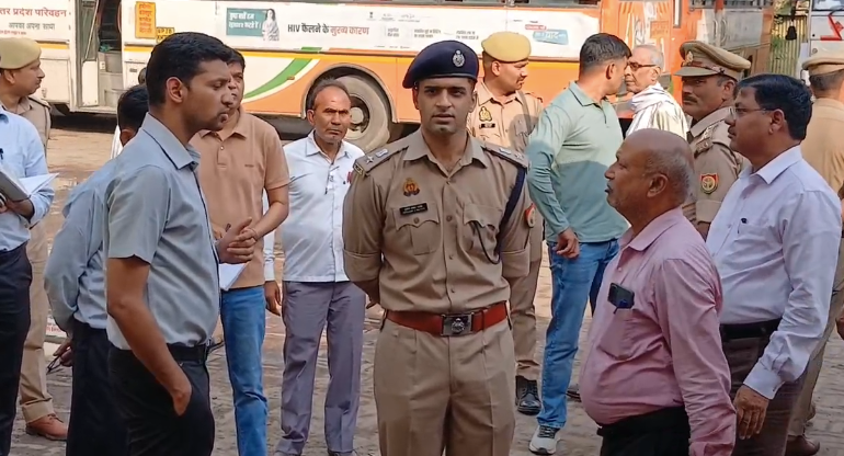हमीरपुर में डीएम-एसपी का औचक निरीक्षण, बस स्टैंड और परेड रोड की अव्यवस्था पर सख्त कार्रवाई के निर्देश