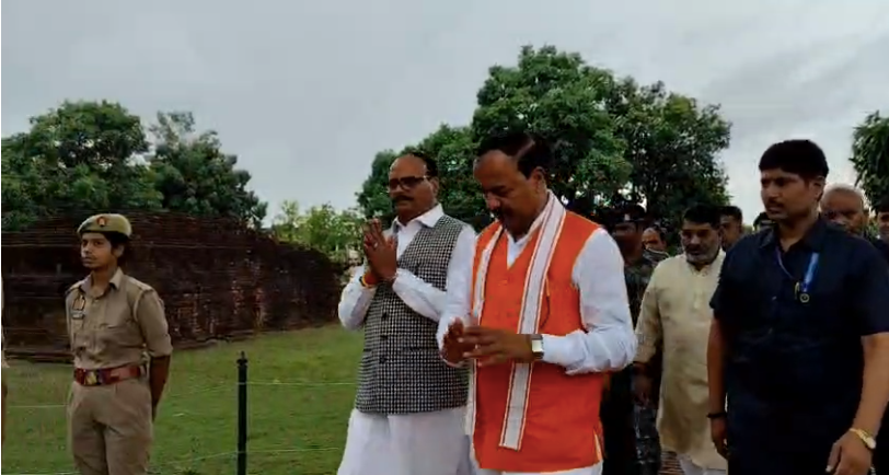 बुद्ध पूर्णिमा पर कुशीनगर पहुंचे दोनों डिप्टी सीएम, महापरिनिर्वाण मंदिर में की पूजा-अर्चना