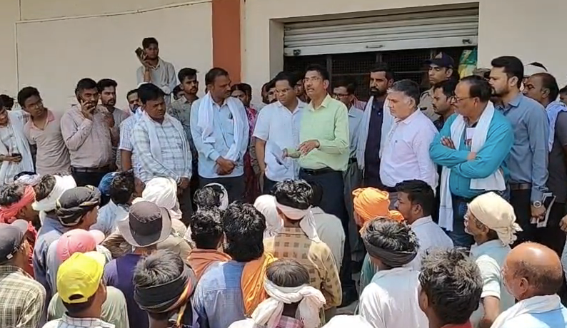 दमोह में खरीदी केंद्र पर घोटाले का खुलासा, किसानों से वसूली के आरोप पर कलेक्टर ने दिए FIR के निर्देश