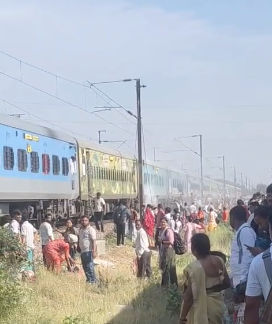 ताज एक्सप्रेस में ब्रेक जाम से धुआं, सोनागिर से पहले रोकी गई ट्रेन – यात्रियों में मचा हड़कंप, 15-20 मिनट बाद फिर रवाना