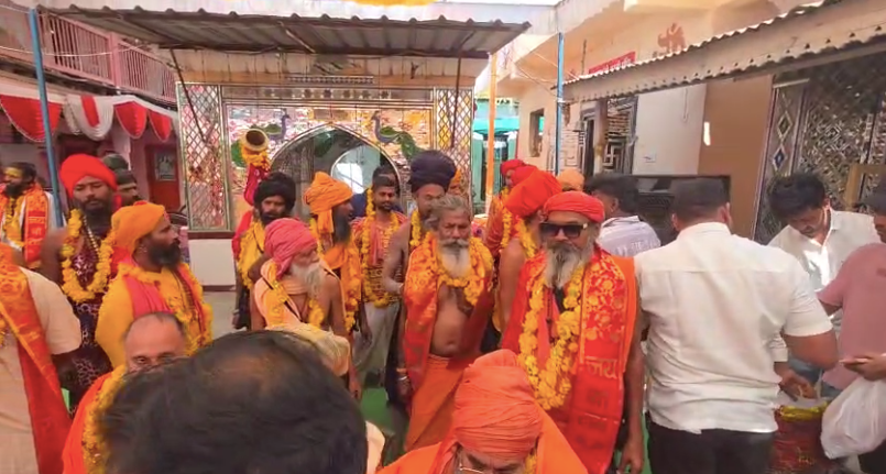 बुरहानपुर में संतों का आगमन, कांच मंदिर में धर्म जागरण का संदेश