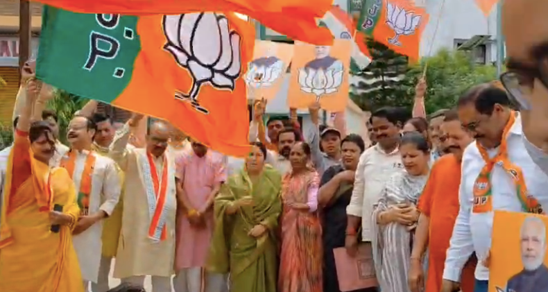 लखीमपुर खीरी में भाजपा कार्यकर्ताओं ने मनाया विजय उत्सव, तीन राज्यों में जीत पर जमकर जश्न