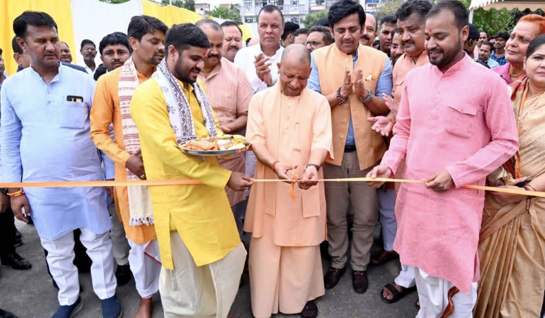 योगी आदित्यनाथ ने गोरखपुर में 14.33 करोड़ के टू-लेन ब्रिज का किया लोकार्पण, विकास कार्यों के संरक्षण की नागरिकों से की अपील
