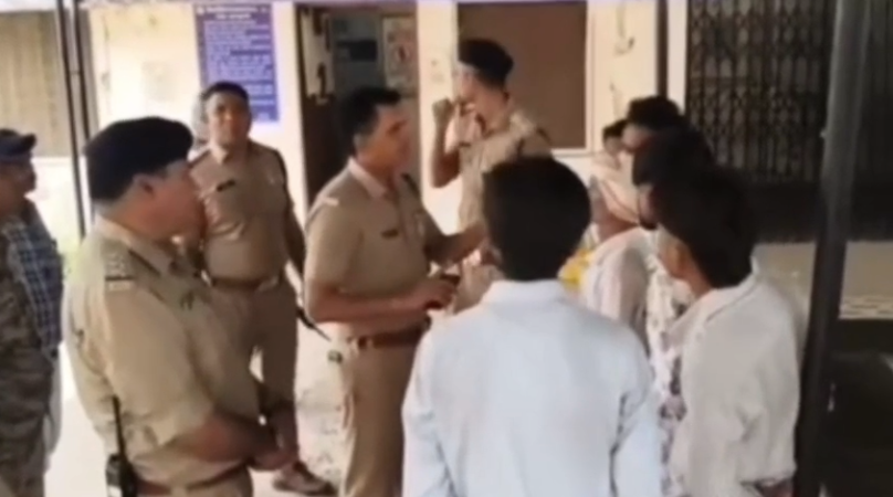 सागर के शाहपुर में युवक की संदिग्ध मौत के बाद बवाल, गुस्साई भीड़ ने शराब दुकान में लगाई आग