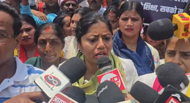 लखनऊ: यूजीसी रेगुलेशन के समर्थन में पल्लवी पटेल का हल्लाबोल; चारबाग से विधानसभा तक हजारों युवाओं का पैदल मार्च
