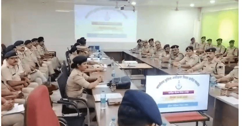 दमोह में बेहतर पुलिसिंग पर फोकस, एसपी आनंद कलादगी ने थाना प्रभारियों के साथ की क्राइम बैठक