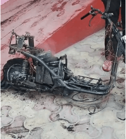 शामली सीएचसी में शॉर्ट सर्किट से लगी आग, इलेक्ट्रॉनिक स्कूटी जलकर खाक