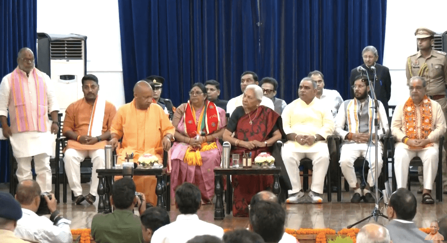 योगी कैबिनेट विस्तार: मनोज पांडे और भूपेंद्र चौधरी समेत 8 मंत्रियों ने ली शपथ, चुनाव से पहले BJP का बड़ा दांव