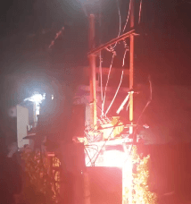 छतरपुर में ट्रांसफार्मर में भीषण आग, श्रीराम कॉलोनी में मची अफरा-तफरी; बिजली व्यवस्था प्रभावित