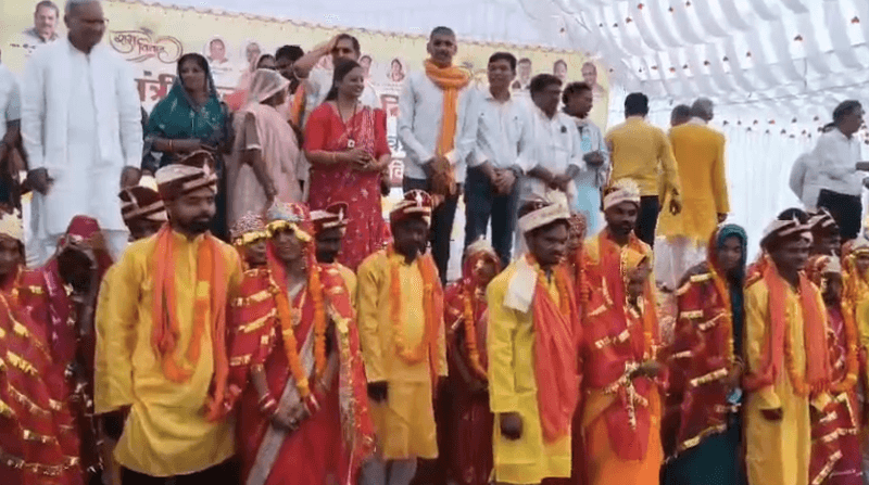 त्यौंथर में मुख्यमंत्री कन्या विवाह सम्मेलन: 186 जोड़े परिणय सूत्र में बंधे, वैदिक मंत्रोच्चार के बीच हुई सामूहिक शादियां