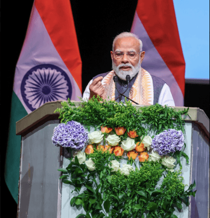 9 साल बाद नीदरलैंड पहुंचे पीएम मोदी: द हेग में गूंजा ‘मोदी-मोदी’, प्रवासियों का जोश देख बोले- लग रहा है भारत का कोई फेस्टिवल है