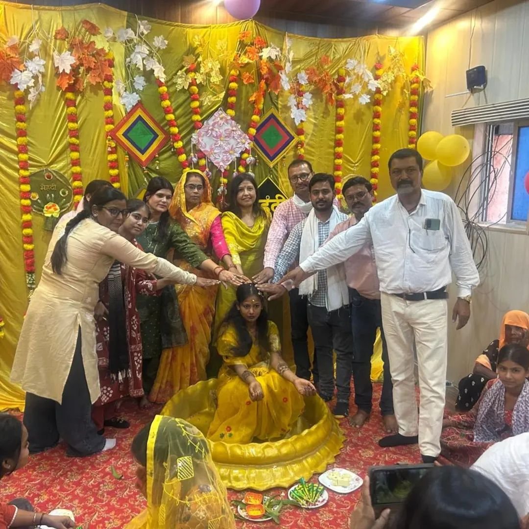 छतरपुर: गौरिहार में सामूहिक विवाह से पहले हल्दी-मेंहदी रस्म, बना उत्सव जैसा माहौल