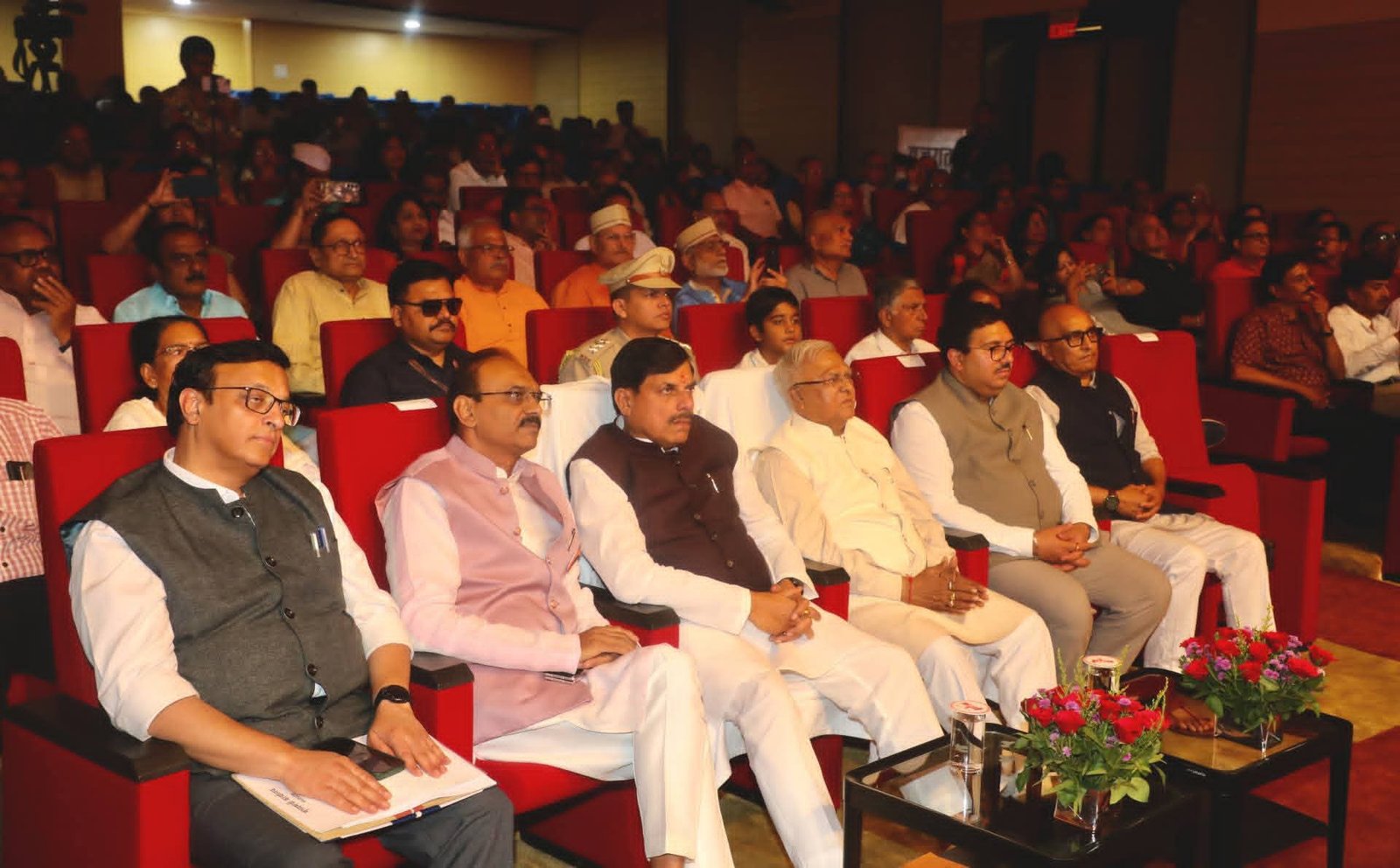 एक भारत-श्रेष्ठ भारत: गुजरात एवं महाराष्ट्र के स्थापना दिवस के समारोह में सांस्कृतिक कार्यक्रम का भव्य आयोजन