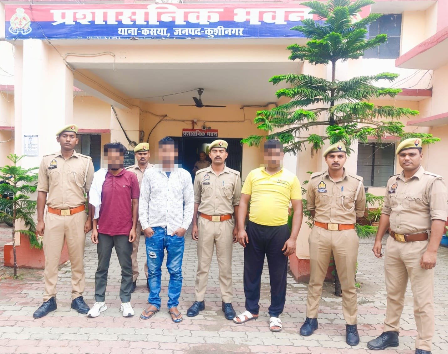 कुशीनगर में नाबालिग के अपहरण और शादी के नाम पर बेचने वाला गिरोह पकड़ा गया, 5 गिरफ्तार