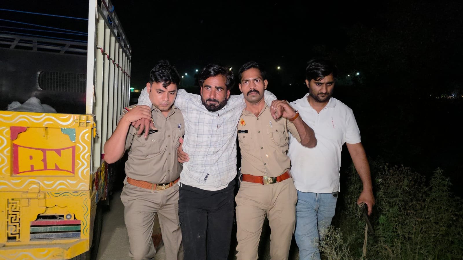 मुजफ्फरनगर में पुलिस-तस्कर मुठभेड़, ढाई कुंतल गांजा बरामद, दो बदमाश घायल