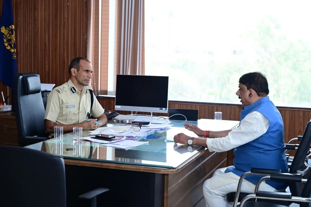 भोपाल में सभी बाजारों के एक समान बंद समय को लेकर सांसद ने पुलिस कमिश्नर को सौंपा पत्र, कानून व्यवस्था सुधार पर जोर