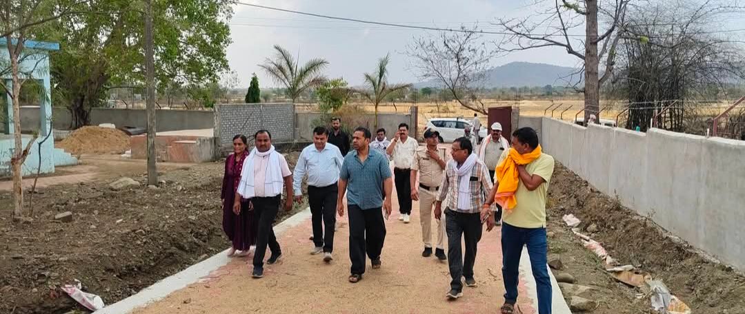 सागर: केसली क्षेत्र में जिला पंचायत सीईओ विवेक के.वी. का सघन निरीक्षण, ग्रामीण विकास कार्यों की जमीनी हकीकत देखी
