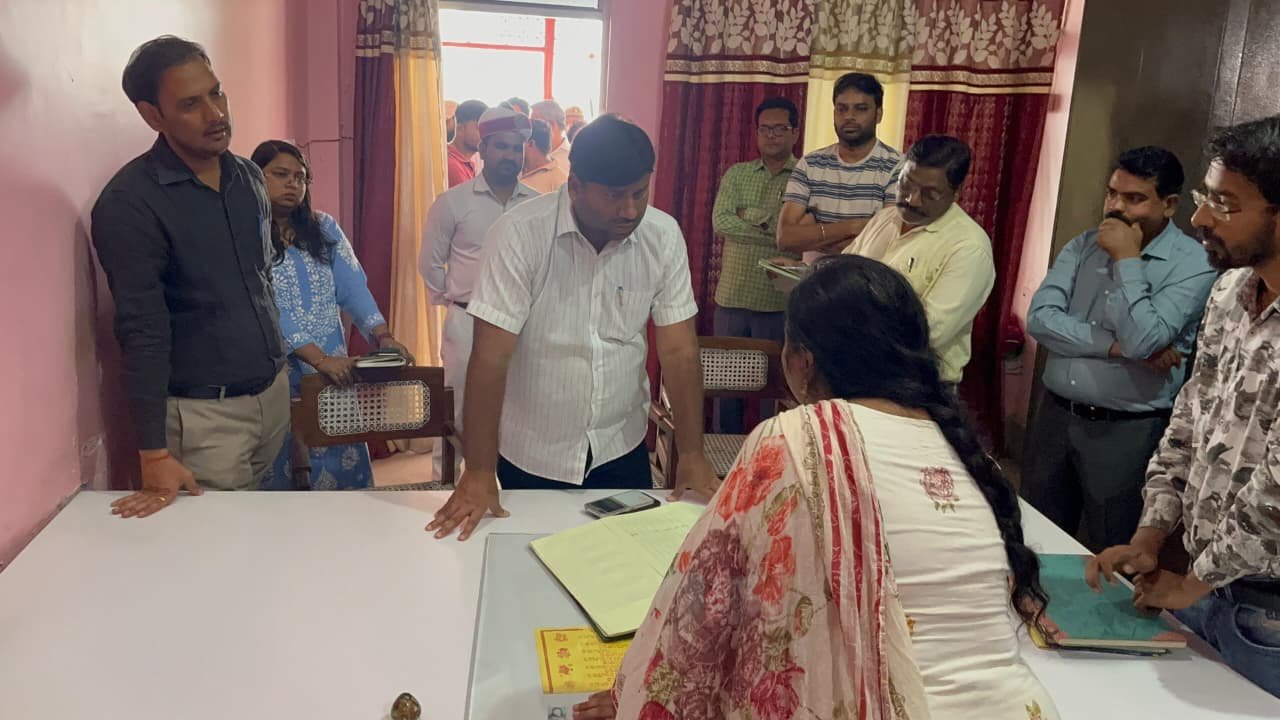 लखीमपुर खीरी: नगर पालिका निरीक्षण में मिली खामियां, अधिकारियों को सुधार के निर्देश