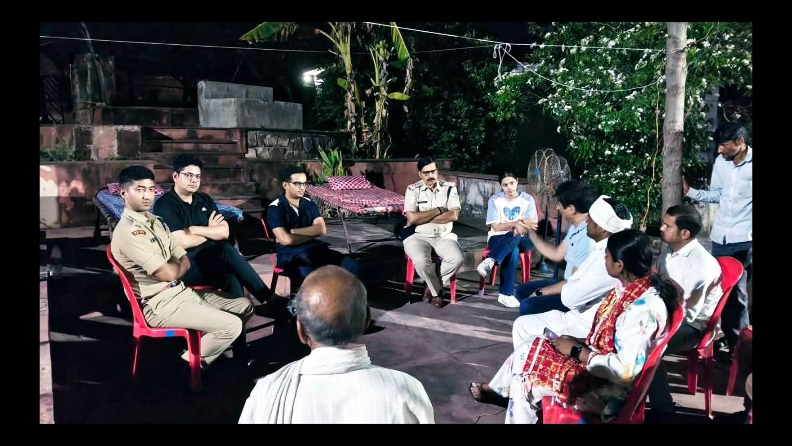 छतरपुर: पुलिस का रात्रि विश्राम अभियान, ग्रामीणों से किया सीधा संवाद