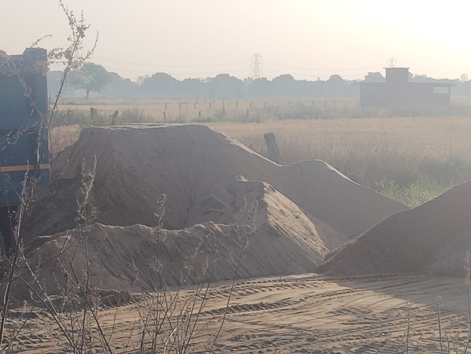 मैहर/परसिय: अवैध बालू कारोबार का भंडाफोड़, माइनिंग इंस्पेक्टर की जांच से हड़कंप
