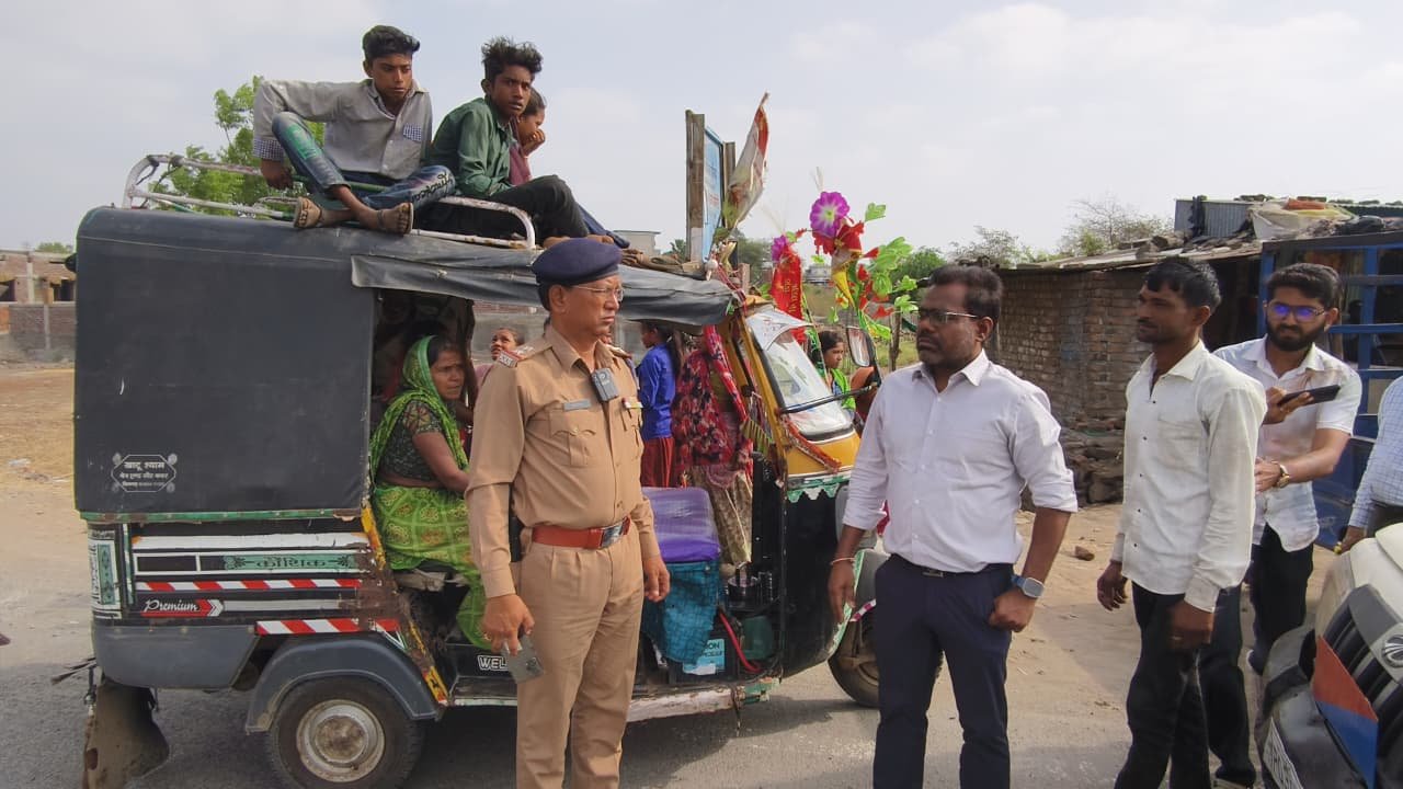 रतलाम में यातायात पुलिस का सख्त अभियान, 4 वाहन जप्त
