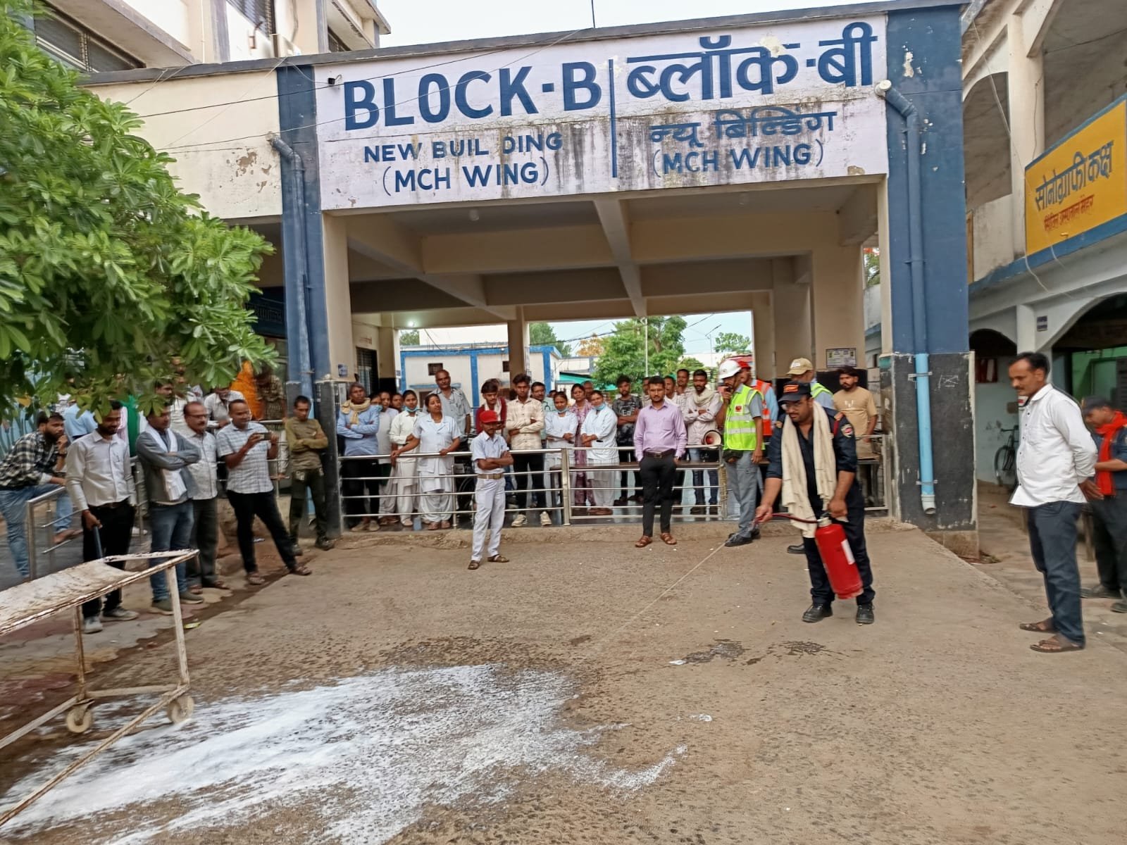 मैहर सिविल अस्पताल में फायर सेफ्टी प्रशिक्षण, डॉक्टरों व स्टाफ को कराया गया व्यावहारिक अभ्यास