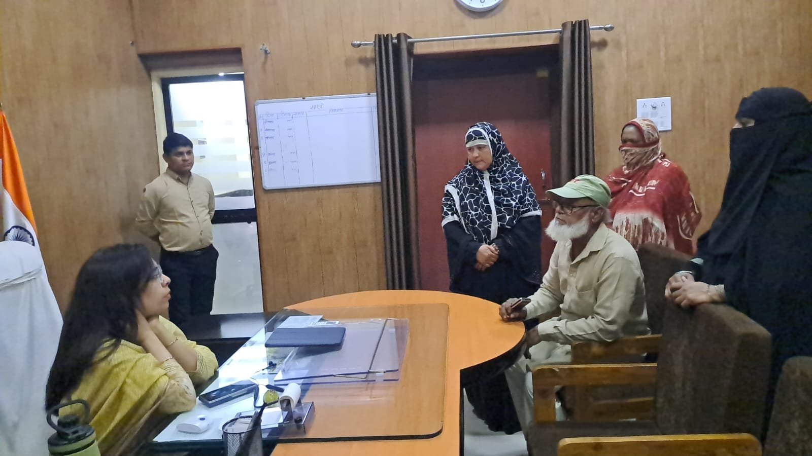 खंडवा: गुलमोहर क्षेत्र में पेयजल संकट को लेकर रहवासियों ने निगम आयुक्त को सौंपा ज्ञापन