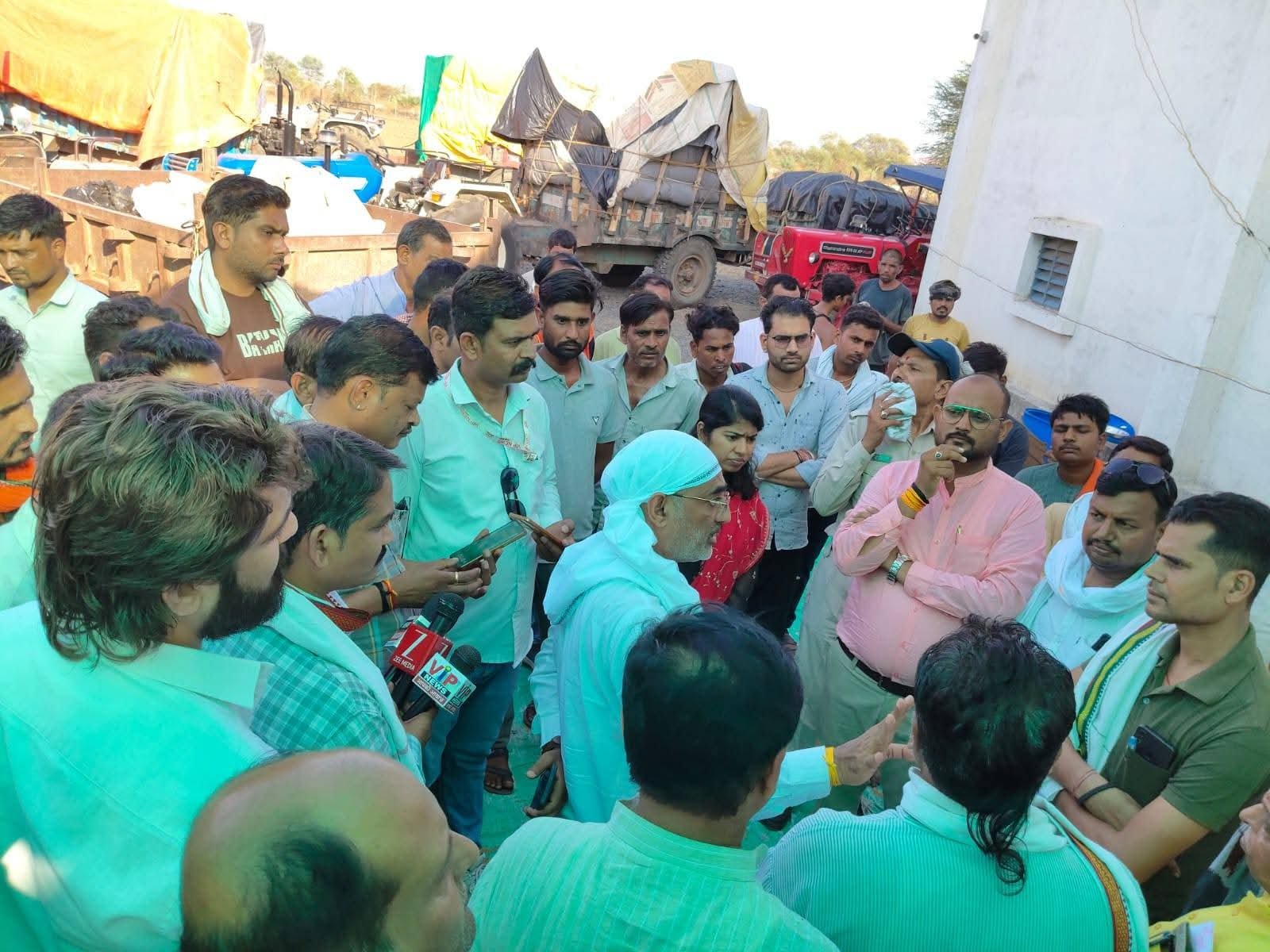 गाडरवारा: गेहूं खरीदी केंद्र पर अव्यवस्था को लेकर सांसद और किसानों के बीच बहस, वीडियो वायरल