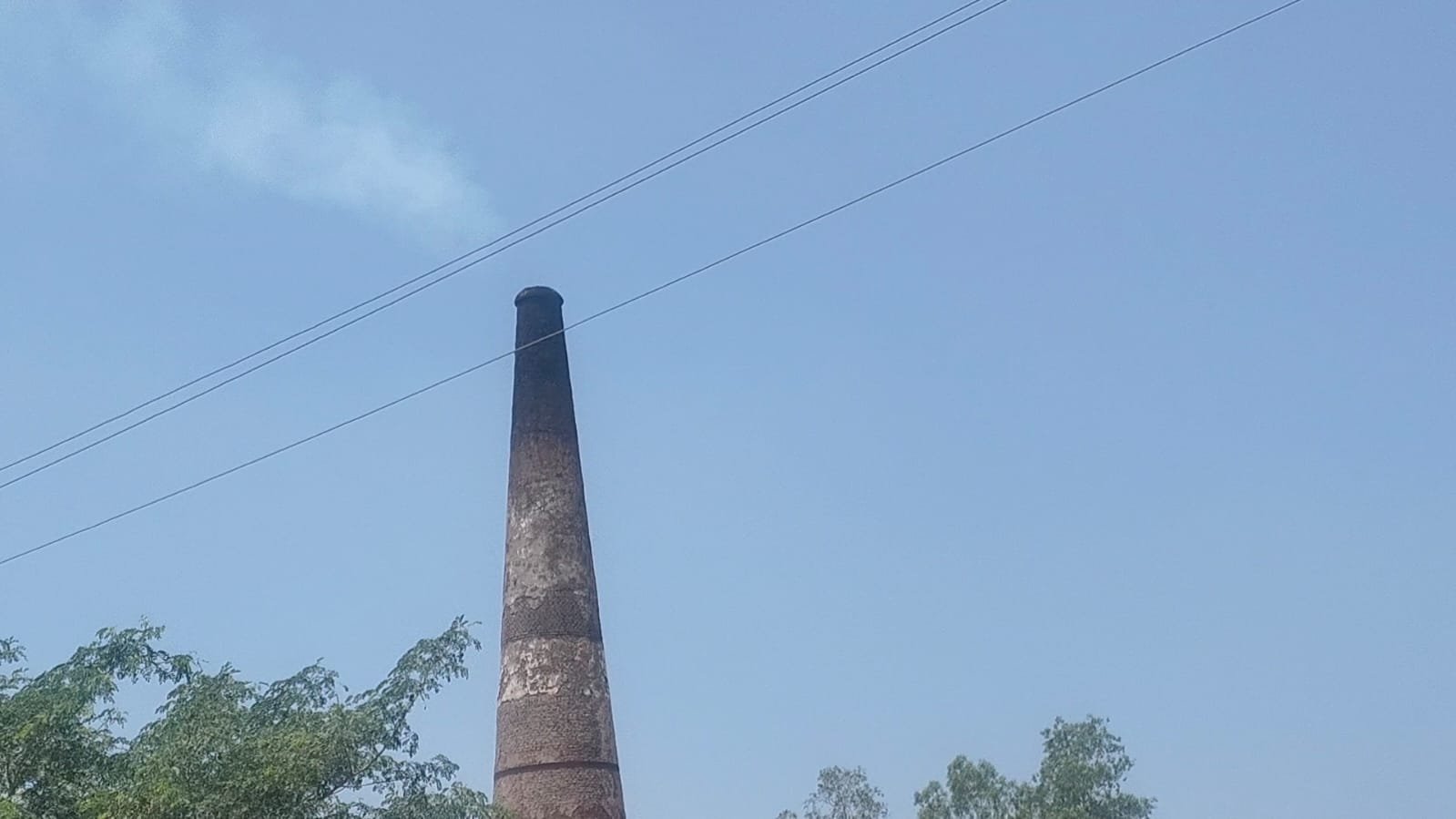 कासगंज: गंजडुंडवारा में मानकविहीन ईंट भट्टों से उठ रहा जहरीला धुआं, प्रदूषण और बीमारियों को लेकर लोगों में आक्रोश