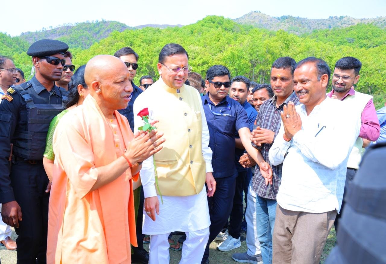 “उत्तराखंड पहुंचे मुख्यमंत्री योगी आदित्यनाथ, पैतृक गांव पंचूर में करेंगे निजी कार्यक्रम में शिरकत”