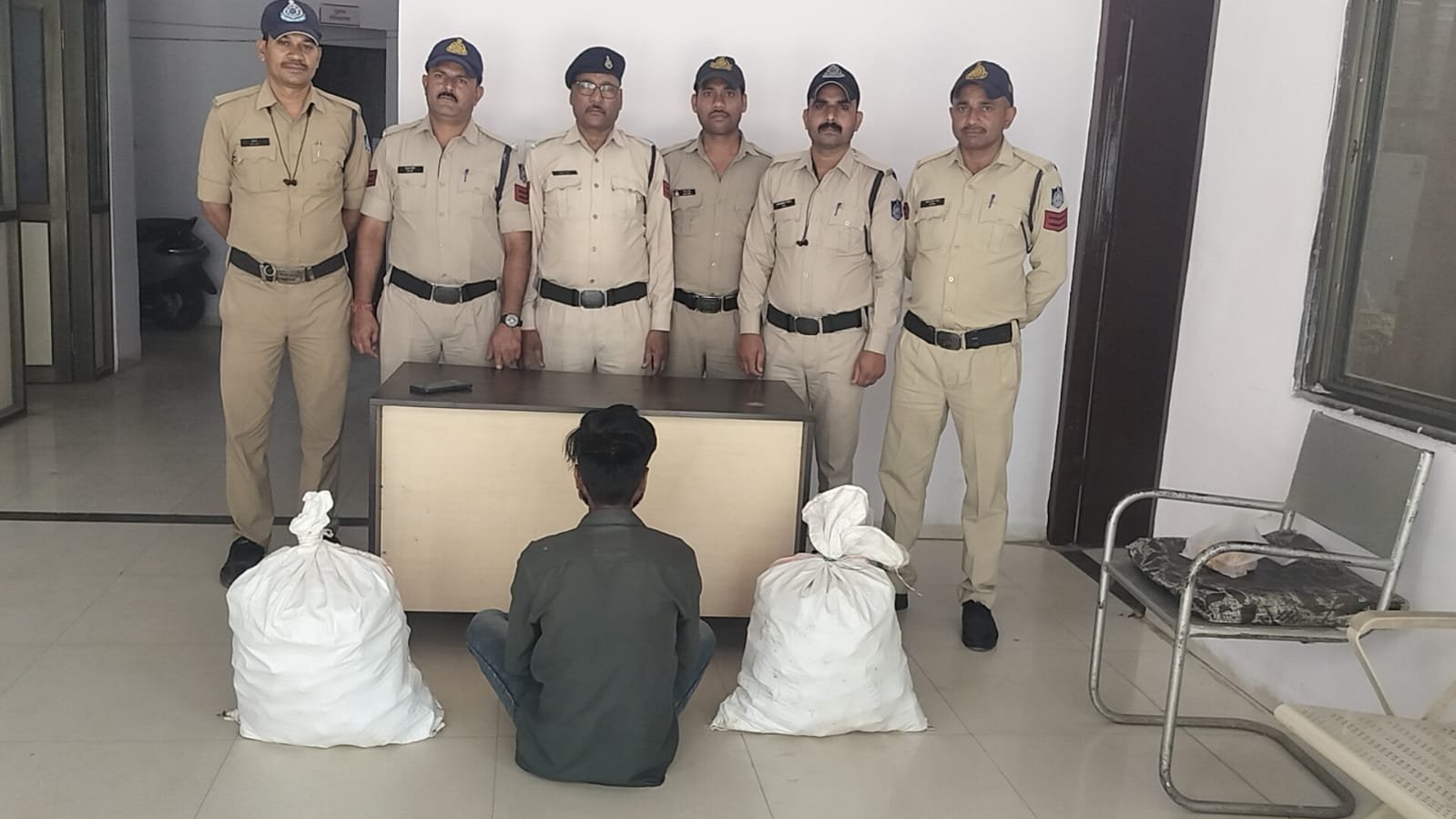 सागर: खुरई पुलिस की बड़ी कार्रवाई, 300 पाव अवैध शराब के साथ तस्कर गिरफ्तार